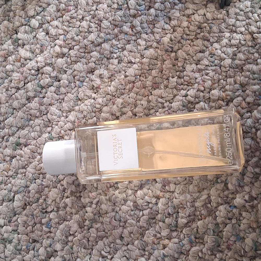 Victoria's Secret Bombshell Nights - Picture 2 of 4